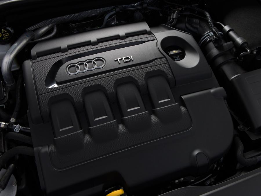 Моторный отсек Audi A3 Sedan 2.0 TDI (8V) 2013 года  (AU) (фото 10 из 18)